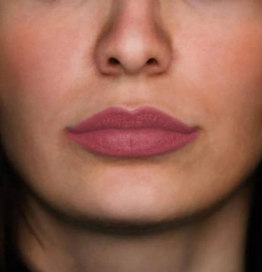 MATTE INTENSE LIPPENSTIFT − HIBISCUS